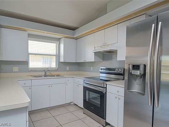 4th image of 321-323 NE 24th Ave