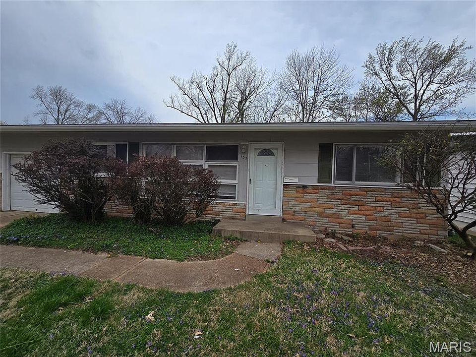 1st image of 135 Duquette Ln