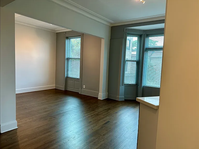 208 W Willow St #3 — Photo 4