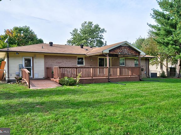 4th image of 140 Meadowbrook Dr