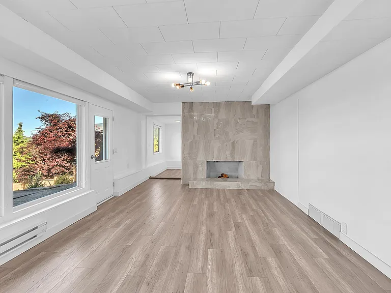 637 Alpine Ct #GROUND LEVEL — Photo 2