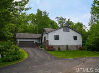 255 Birchridge Dr, Marquette, MI 49855
