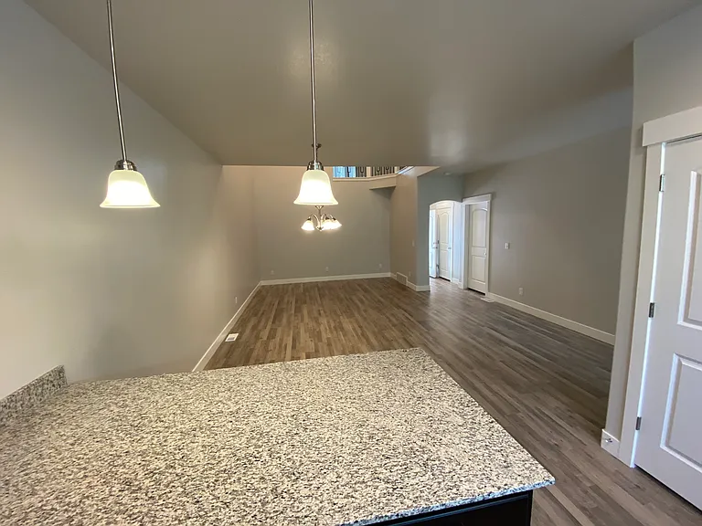 407 N 360 W — Photo 4