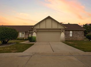 15481 Heather Ridge Trl, Clinton Township, MI 48038