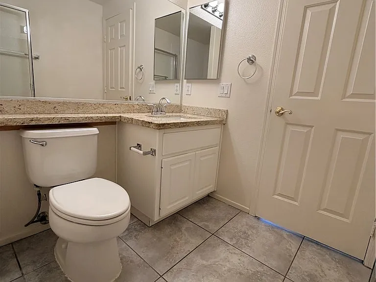 925 Lexington Cross Dr — Photo 16