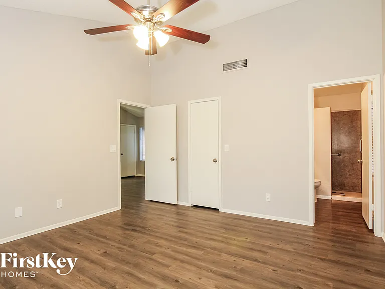 13269 N 56th Ave — Photo 9