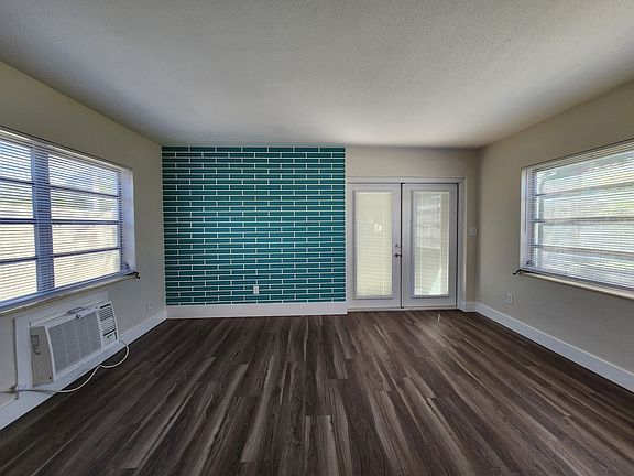 3rd image of 5614 Gulfport Blvd S APT 8