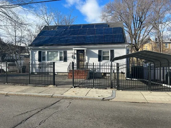 20 Pierce St, Hyde Park, MA 02136