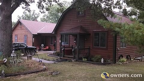 House w/ guest house 2800 sq. ft  3 bedrooms 4 baths b