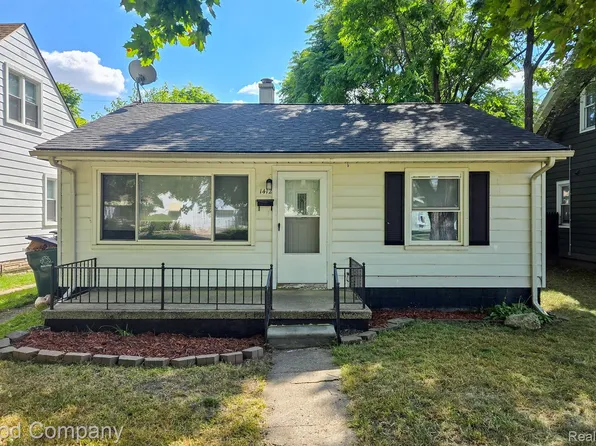 1412 E Hayes Ave, Hazel Park, MI 48030