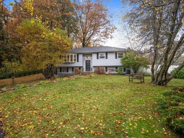 39 Meadow Dr, Middleton, MA 01949