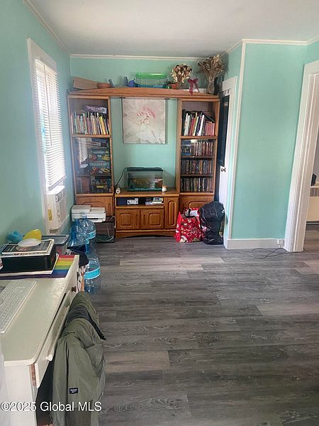 4th image of 34 Quaker Street