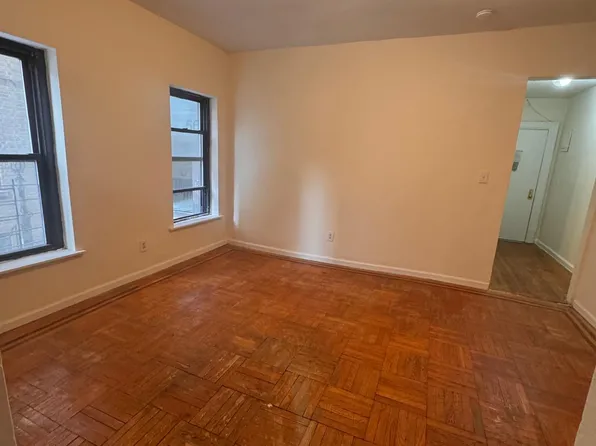 560 Isham Street image 1 of 10