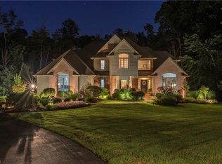 8646 Cardinal Dr, Kirtland, OH 44094