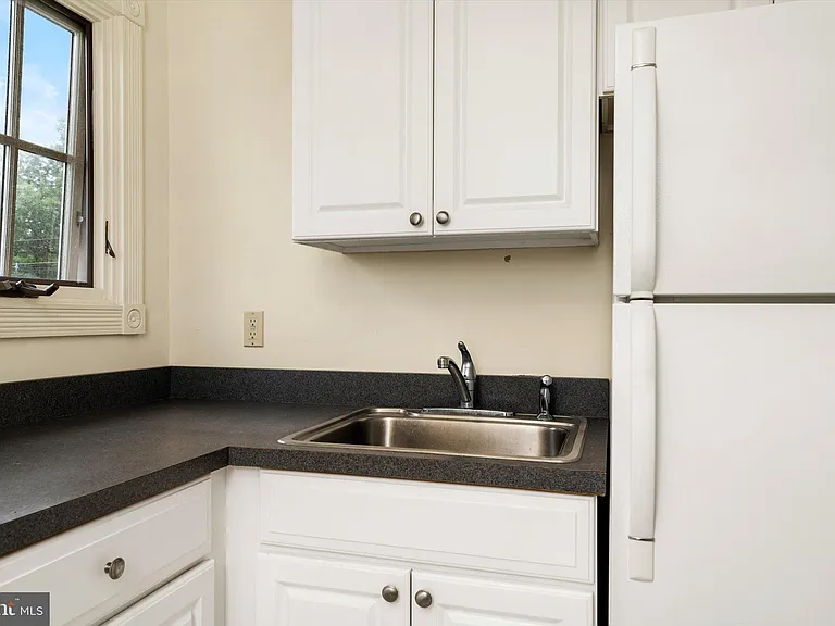 347 Nassau St #B — Photo 15