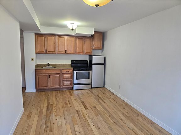 4th image of 3461 Russell Pl