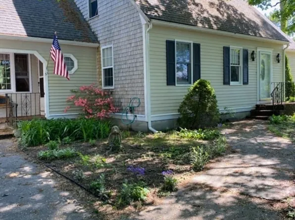 51 Nye Ln, Bourne, MA 02532