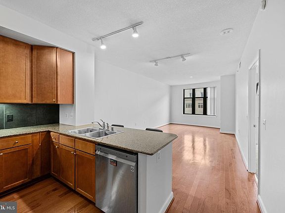 5th image of 400 Massachusetts Ave NW APT 621