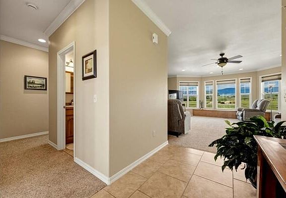 5th image of 18 Sandstone Cir
