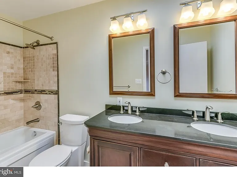 7220 Vistas Ln — Photo 16