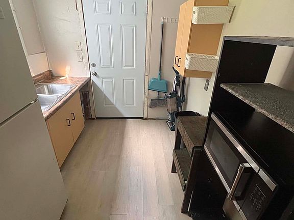 5th image of 63 W Railroad St APT 2