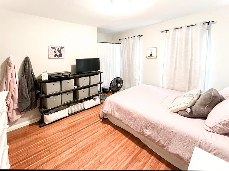 200 Laburnam Cres #1 — Photo 8