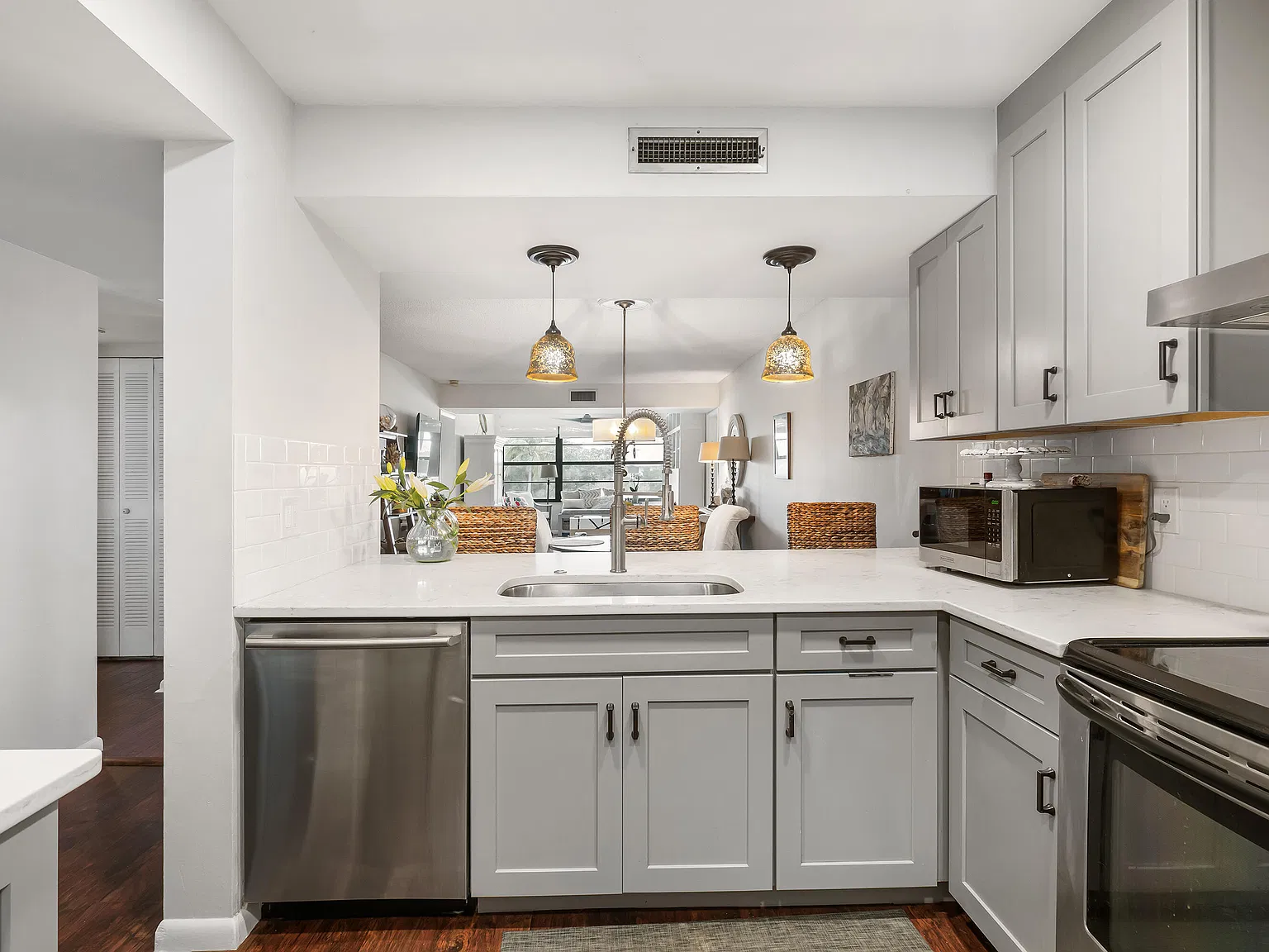 2 bed, 2.0 bath, 1385 sqft, $2,500 — Photo 4