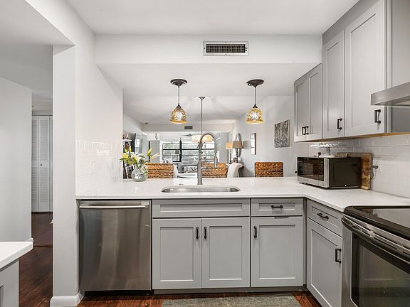 4th image of 6037 Balboa Cir APT 403