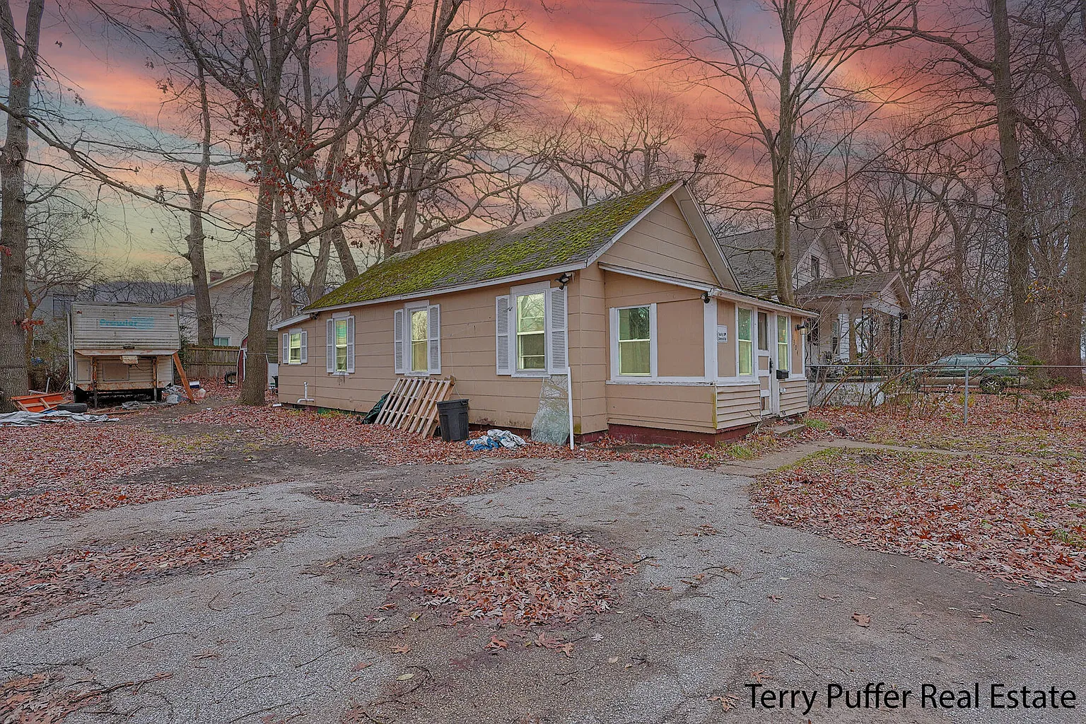 3304 Sanford St photo 1