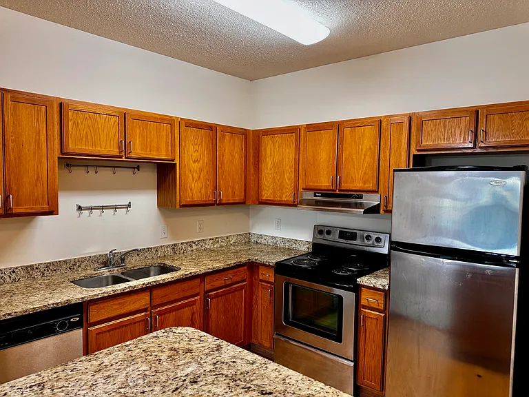 Crown Villa Apartments — Photo 27