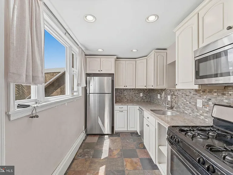 183 Markle St — Photo 6