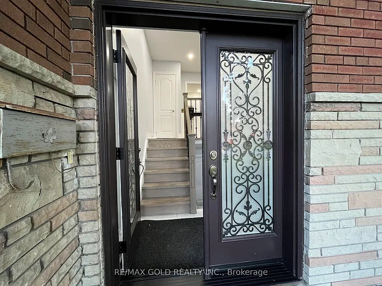 30 Moynes Ave — Photo 3