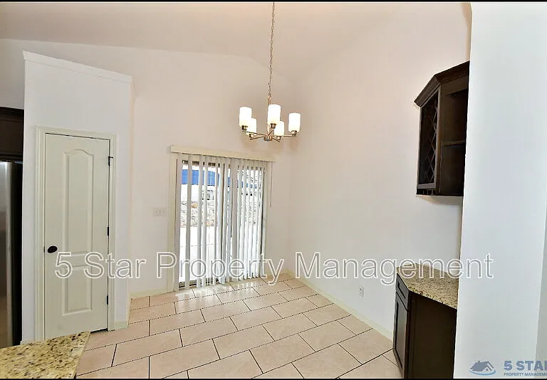 13136 Wellington Dr — Photo 11