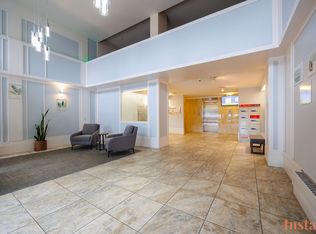2020 Fullerton Ave #208, North Vancouver, BC
