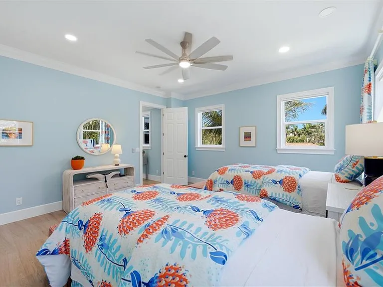 115 Aqua Ln — Photo 44