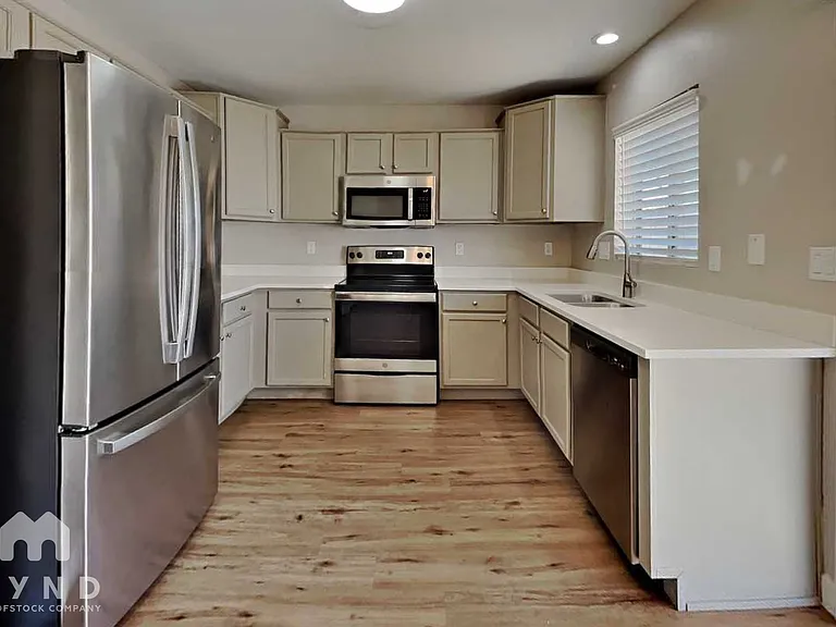 12333 W Rosewood Dr — Photo 5