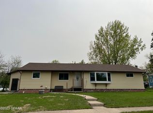 106 5th St E, Finley, ND 58230