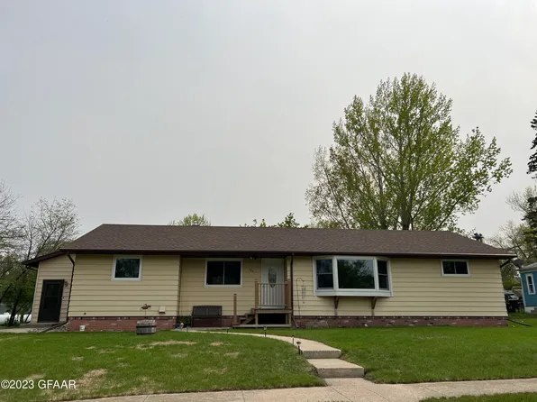 106 5th St E, Finley, ND 58230