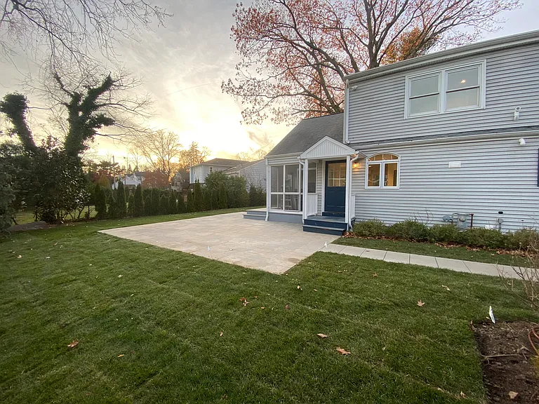 124 Shore Rd — Photo 24