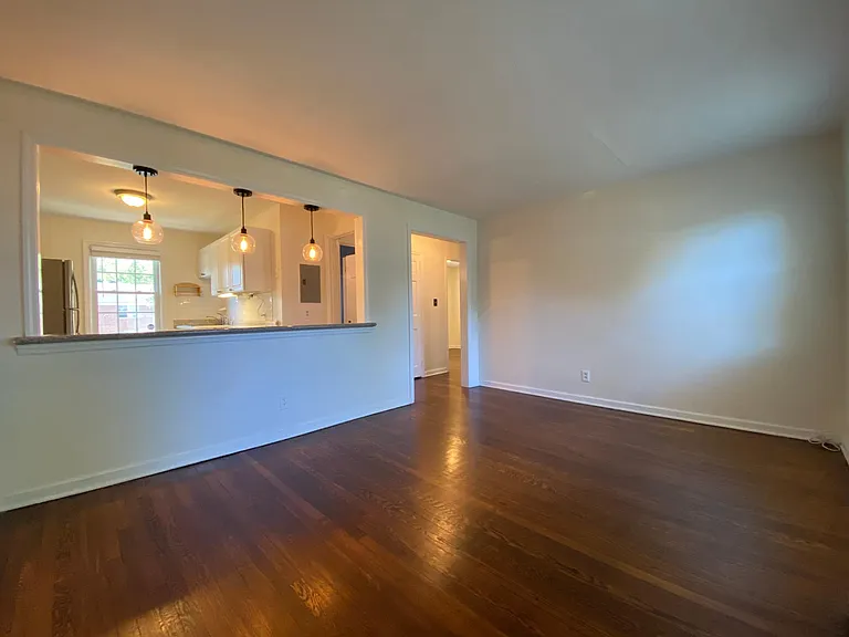 51 Robin Rd — Photo 2