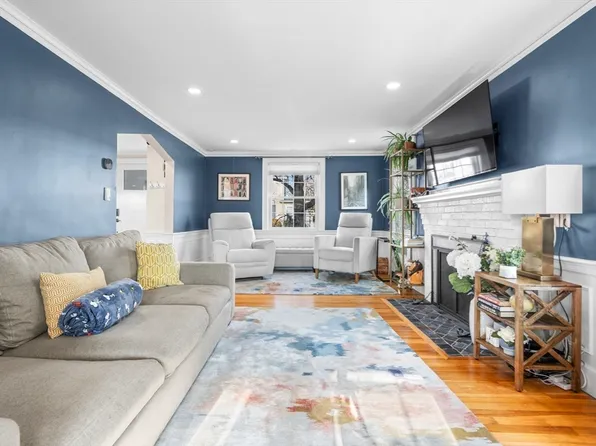 242 Willow St, West Roxbury, MA 02132