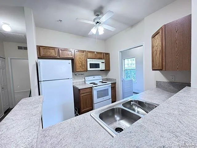 2 bed, 2.0 bath, 1034 sqft, $1,650 — Photo 4