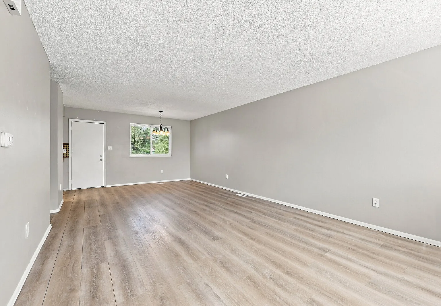 3 bed, 1.5 bath, 1111 sqft, $1,896 — Photo 2