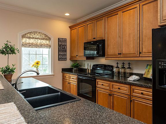 5th image of 1760 Sherry Ln