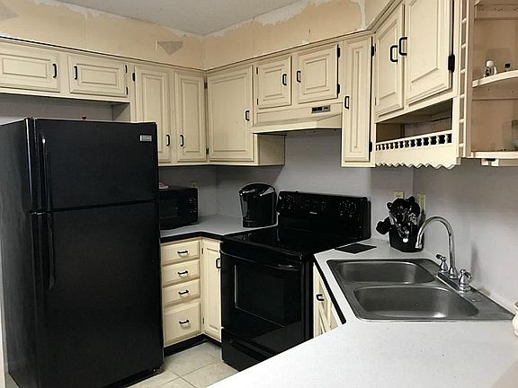3rd image of 2211 Hammerwood Dr