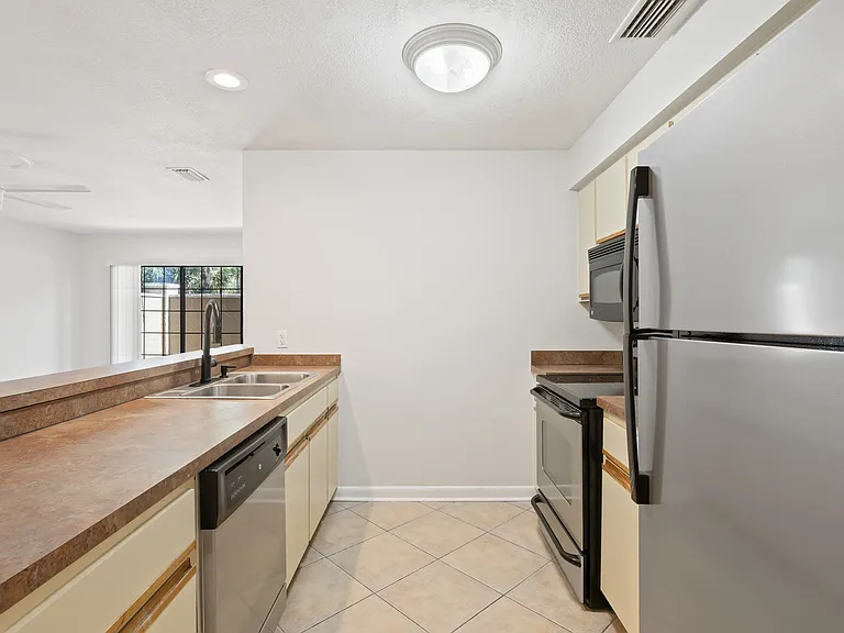 208 S Habana Ave #208B — Photo 7