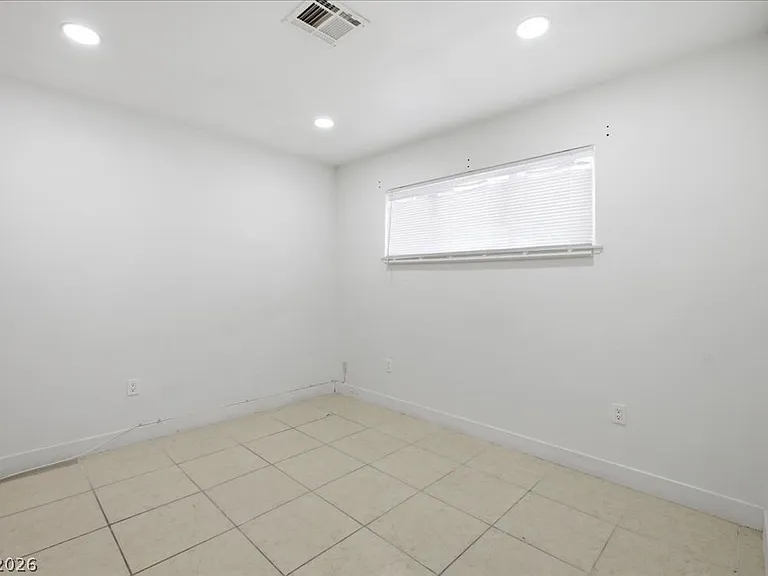 4013 Esmeralda Ave — Photo 9