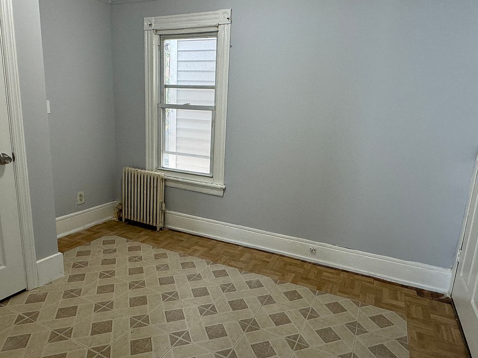 1st image of 209 Seaman St Floor 2