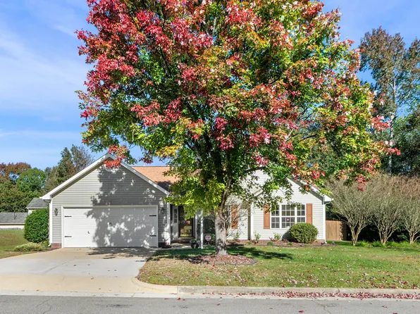 715 Swan Hill Ct, Fuquay Varina, NC 27526