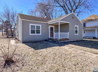484 E 2nd St, Parker, SD 57053